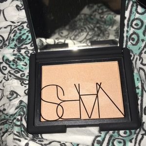 NARS Hot Sand Highlighter